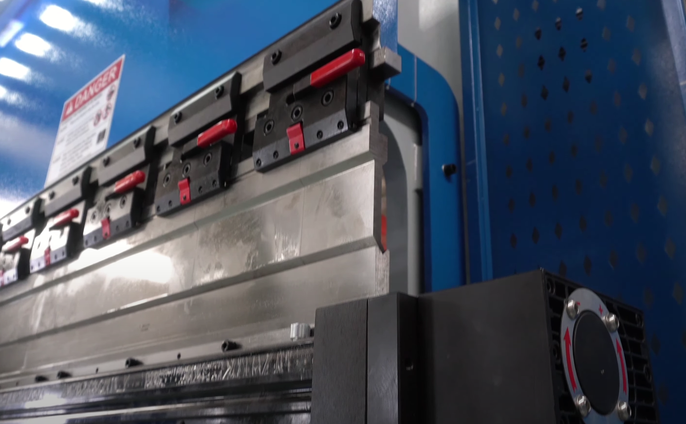 Cisaille à tôle électrique CIXA2000