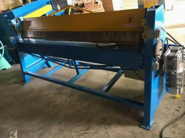 Plieuse de zinc manuelle pour travaux de couverture et zinguerie